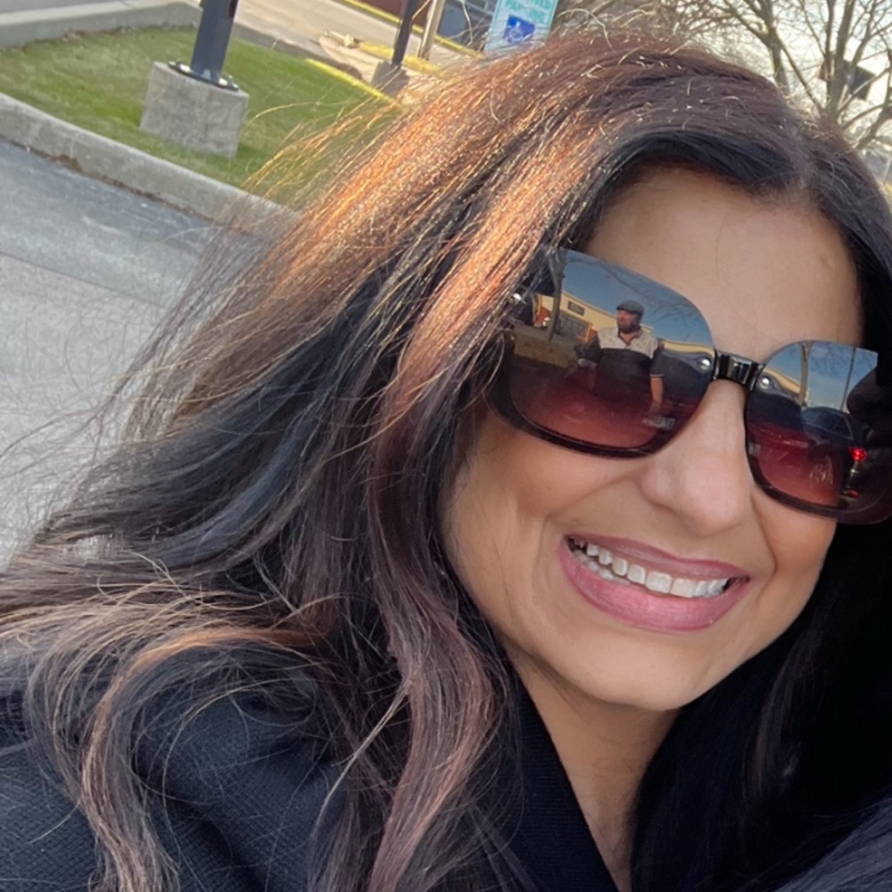 Meet your Posher, Kelli